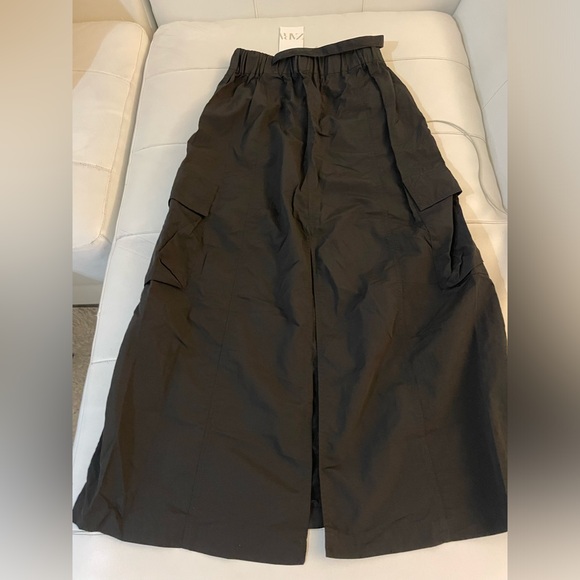 NWT ZARA Nylon Black Long Cargo Skirt With Back Slit Size XS - Picture 9 of 10